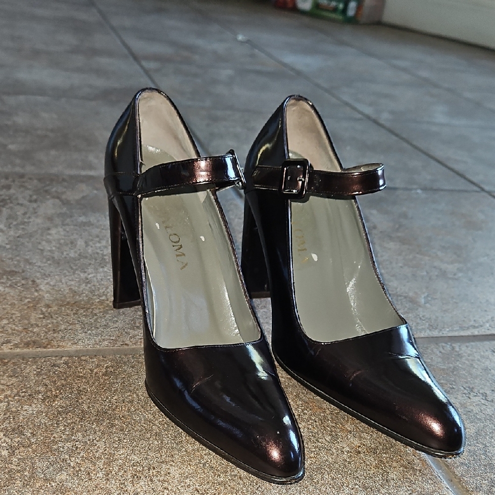 Paloma Heels Size 7.5 Made In Italy
